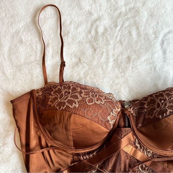 Fashion Nova Copper Corset Top Women’s Size Medium - Picture 10 of 13